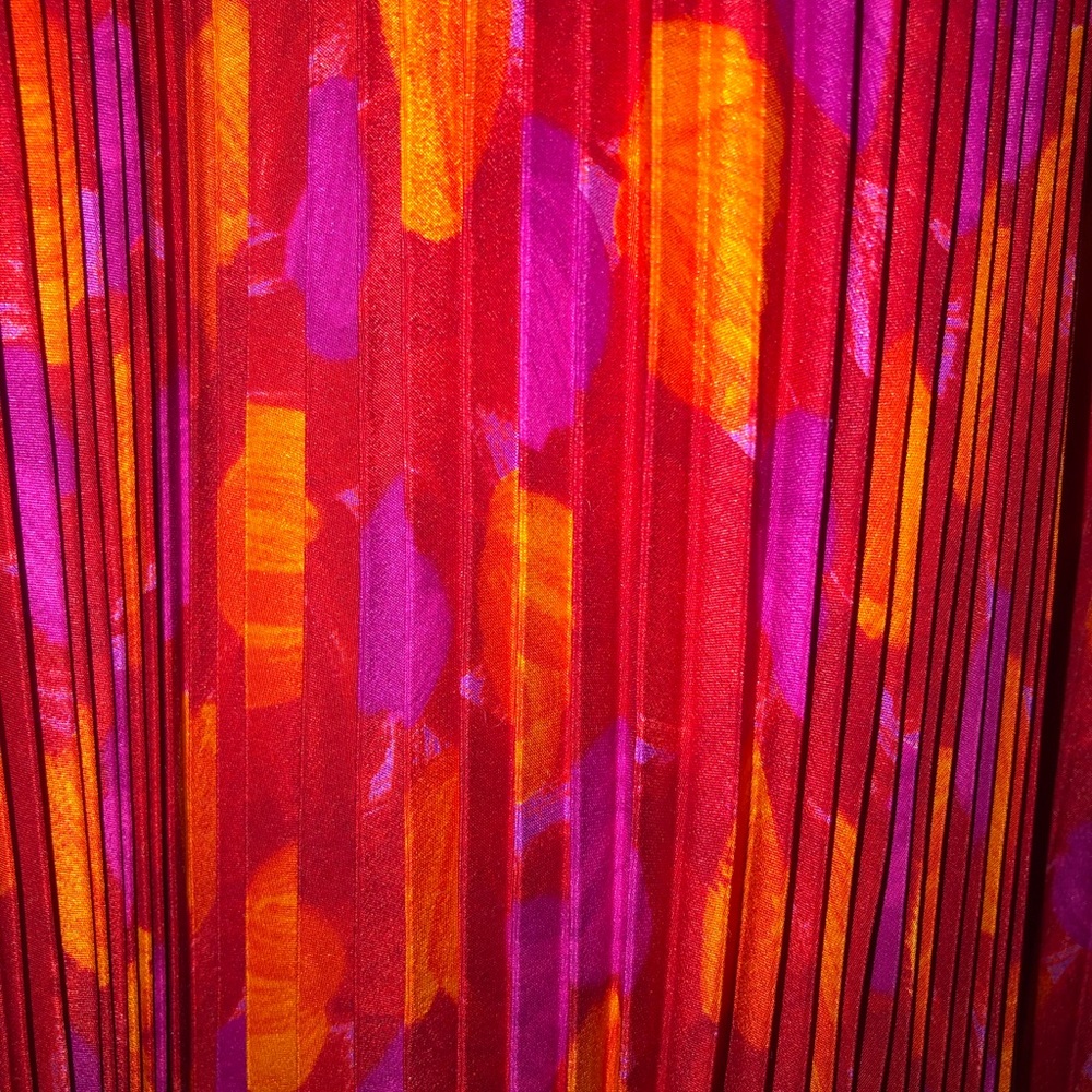 Silk Vintage 80s SCAASI party dress. 100% silk. Timeless colors.Perfect cond